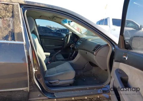 2004 Honda Accord 2.4 Lx z USA, uszkodzony, nr VIN 1HGCM56374A061556